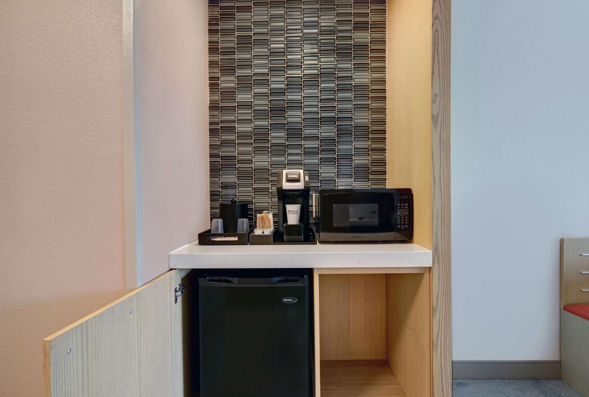 Hilton Garden Inn Манасас Екстериор снимка